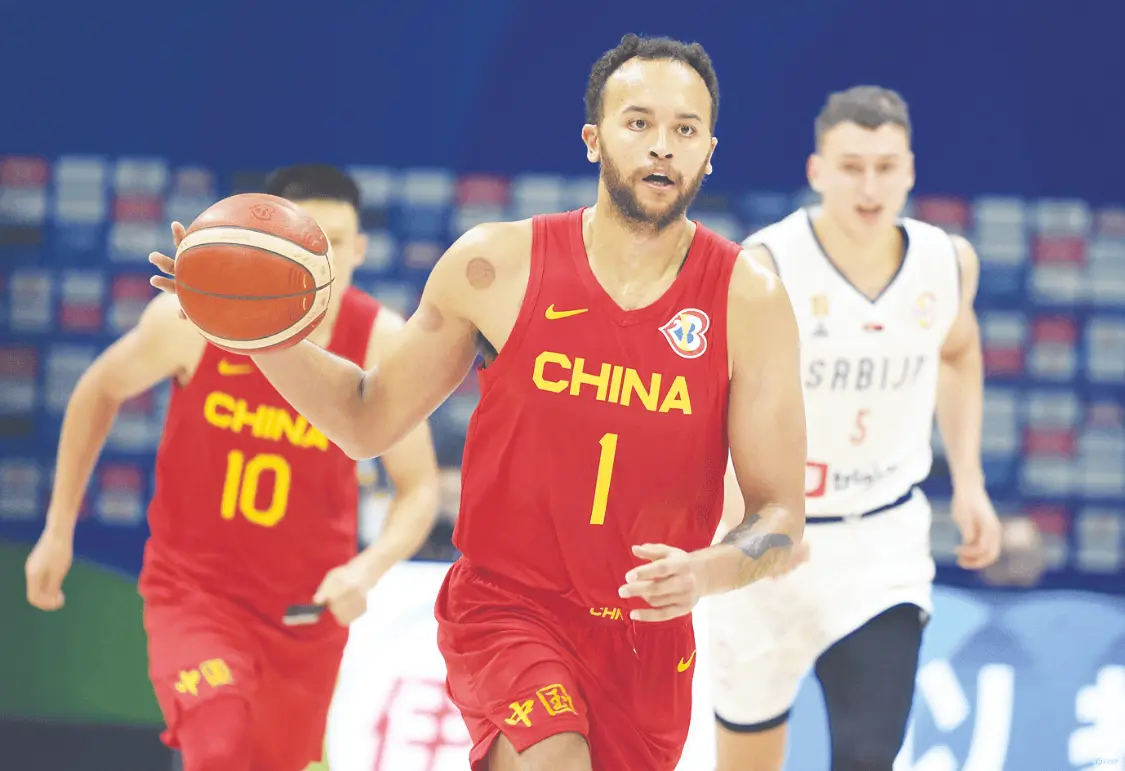 日本又归化2米06前锋，中国男篮归化却无下文，球迷：我们还在找血缘