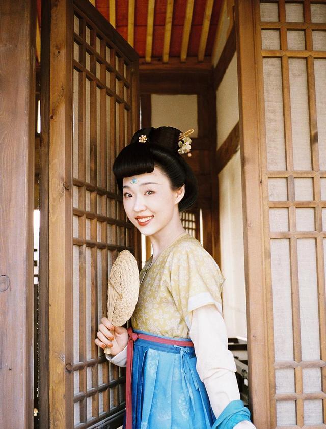 30岁管乐首晒北京小家，屋内堆满脏衣，厕所长蘑菇，还任由猫乱尿