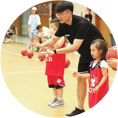 6岁女孩：我也有一个职业球员梦！