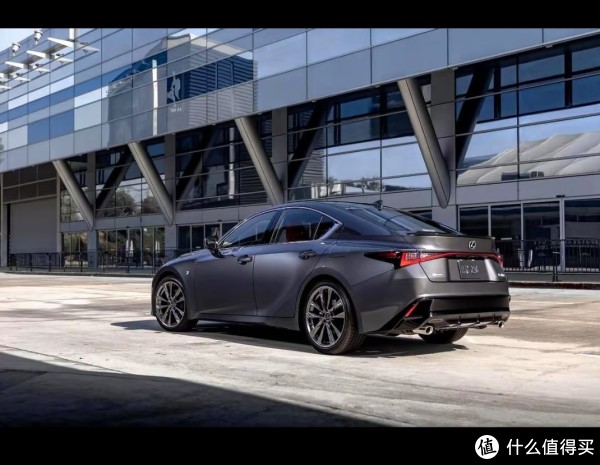 33万的V6四驱雷克萨斯IS，是情怀坚守还是逆势而为？