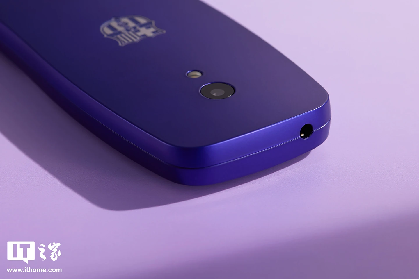 HMD 3210 巴萨版功能机图赏：梦回1999，内置Deepseek AI助手