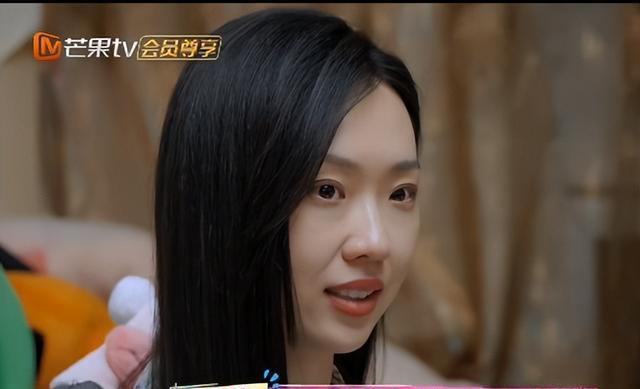 30岁管乐首晒北京小家，屋内堆满脏衣，厕所长蘑菇，还任由猫乱尿