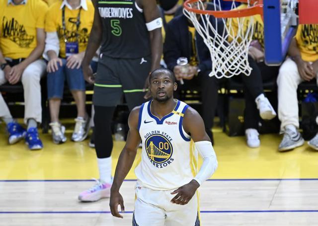 NBA：勇士拒绝送走两人，恩比德情况更新，马刺送顶薪续约