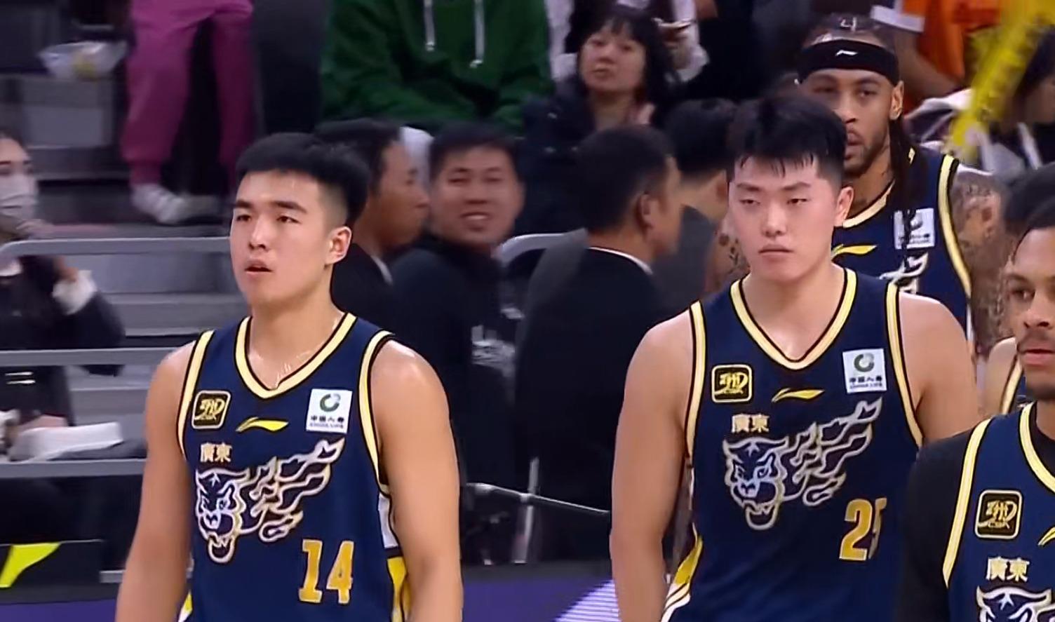 仅次于胡明轩+徐杰！张文逸打成广东队第一大腿，杜锋这次赌对了