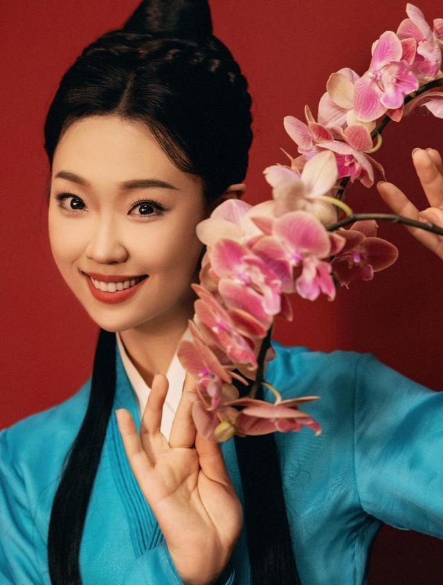 30岁管乐首晒北京小家，屋内堆满脏衣，厕所长蘑菇，还任由猫乱尿