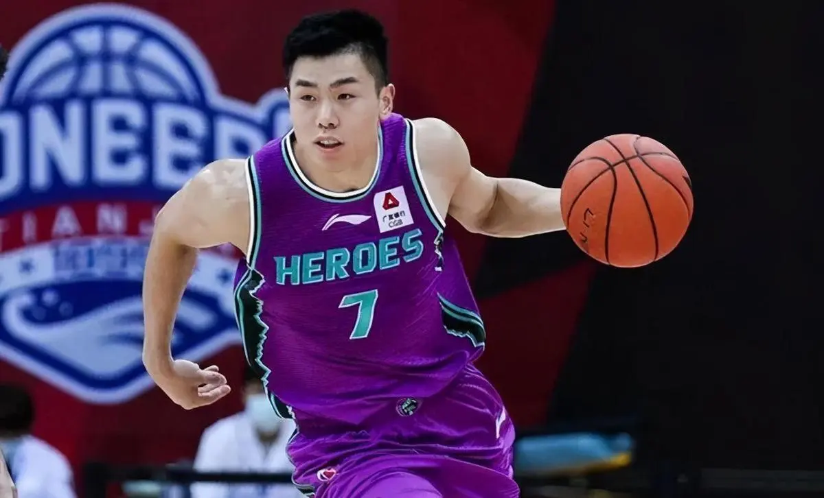 山东男篮两人续约，杨鸣4字送给两小将，迪亚洛接高报价难留山西
