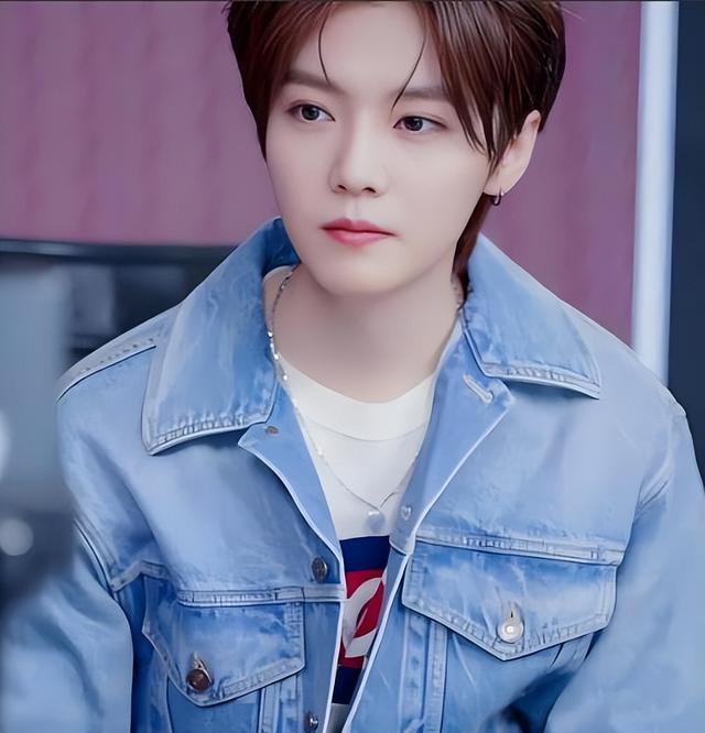 张雅钦居然是鹿晗的铁杆粉丝，这一发现立刻引发了广泛关注和热议