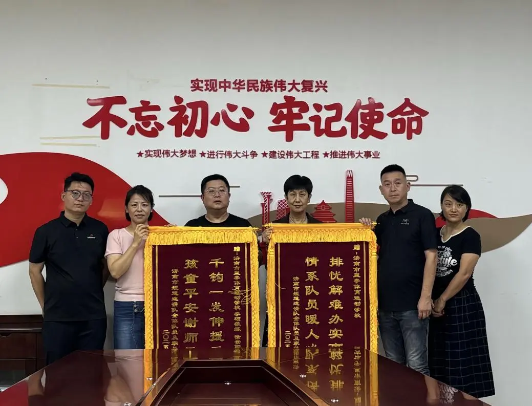 暴雨洪流中用口令代替哭泣 济南短道队两年轻教练沉着引领40余人脱险