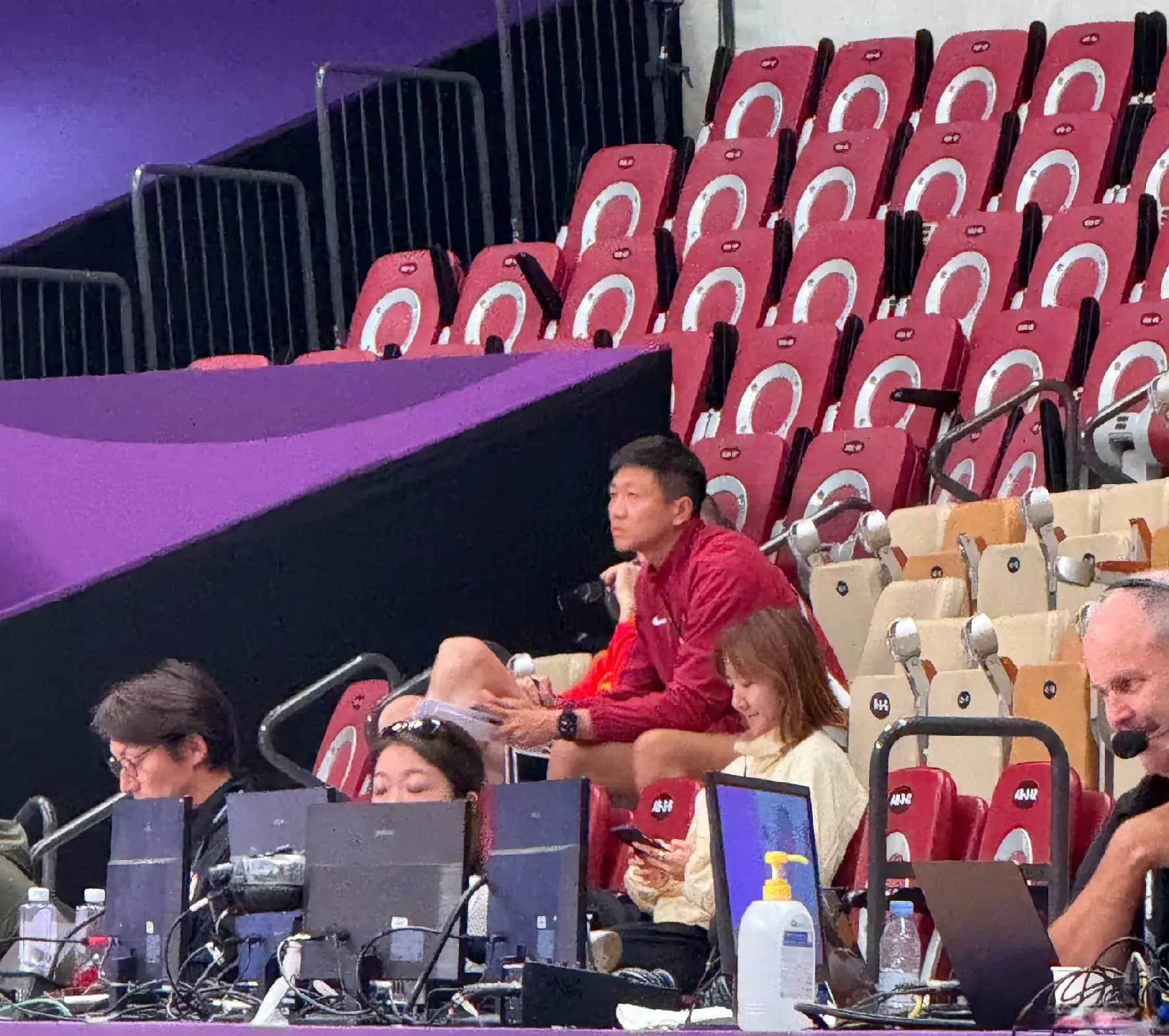 中国男篮亚洲杯同组的约旦加时战胜印度，比赛挺胶着但实力都不强