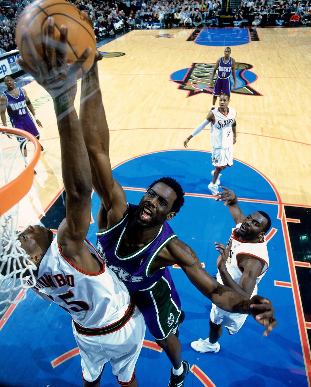4届DPOY3届盖帽王！76人官方晒穆托姆博的照片响应NBA防守周