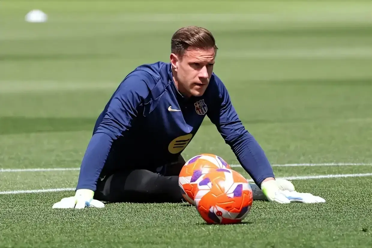 特尔施特根这就不太地道了，为了一个注册名额，和巴萨闹翻不值当