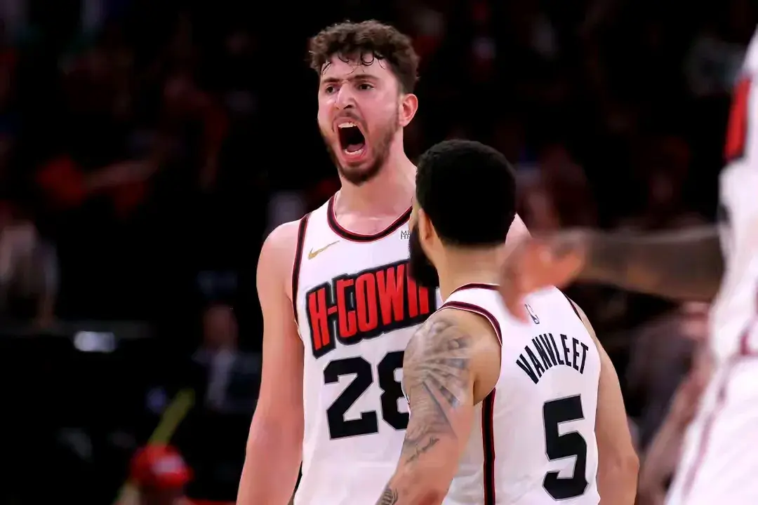 NBA官网: 范弗利特投篮成火箭冲冠关键因素