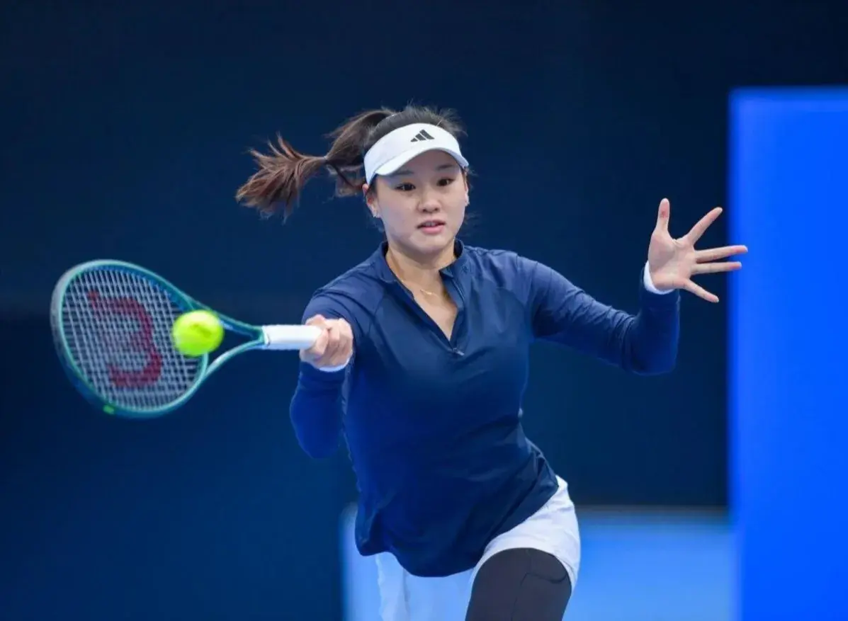 2-0，2-0！恭喜两金花旗开得胜，郑钦文休赛，中国女网战绩回暖