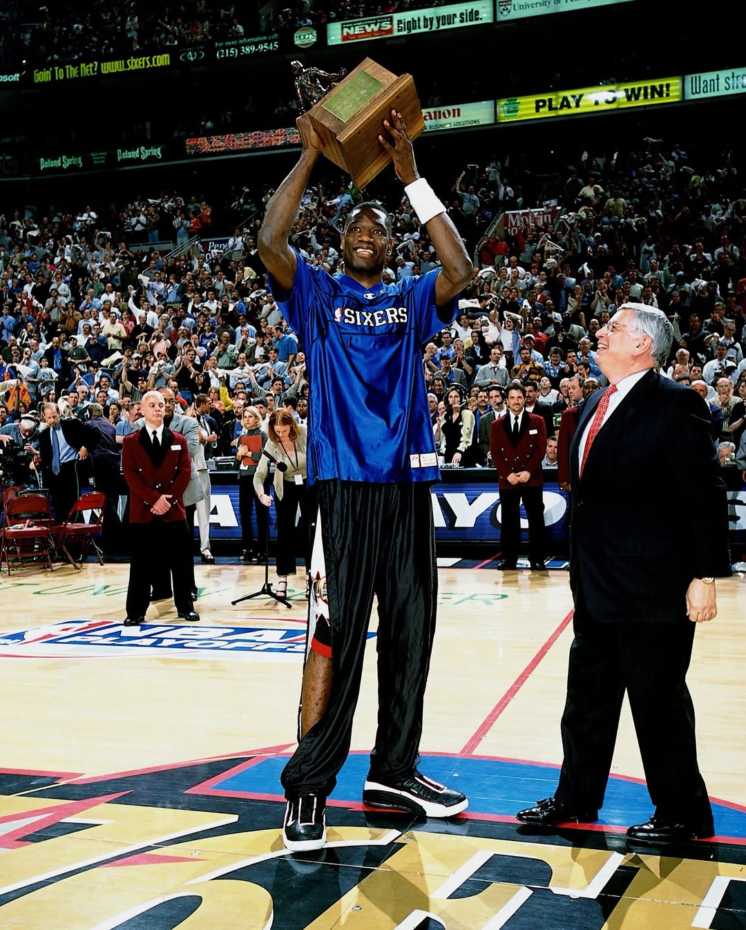 4届DPOY3届盖帽王！76人官方晒穆托姆博的照片响应NBA防守周