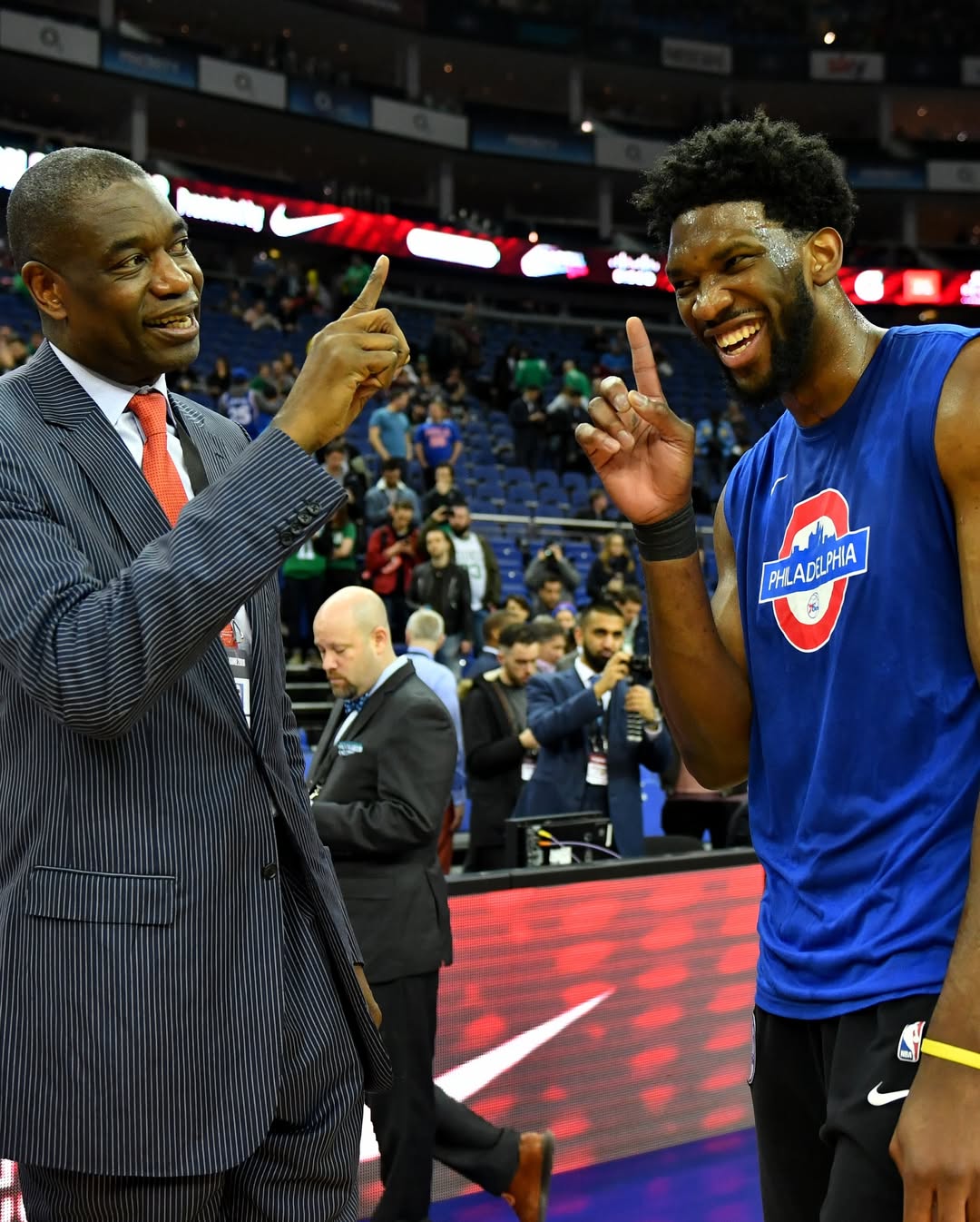 4届DPOY3届盖帽王！76人官方晒穆托姆博的照片响应NBA防守周