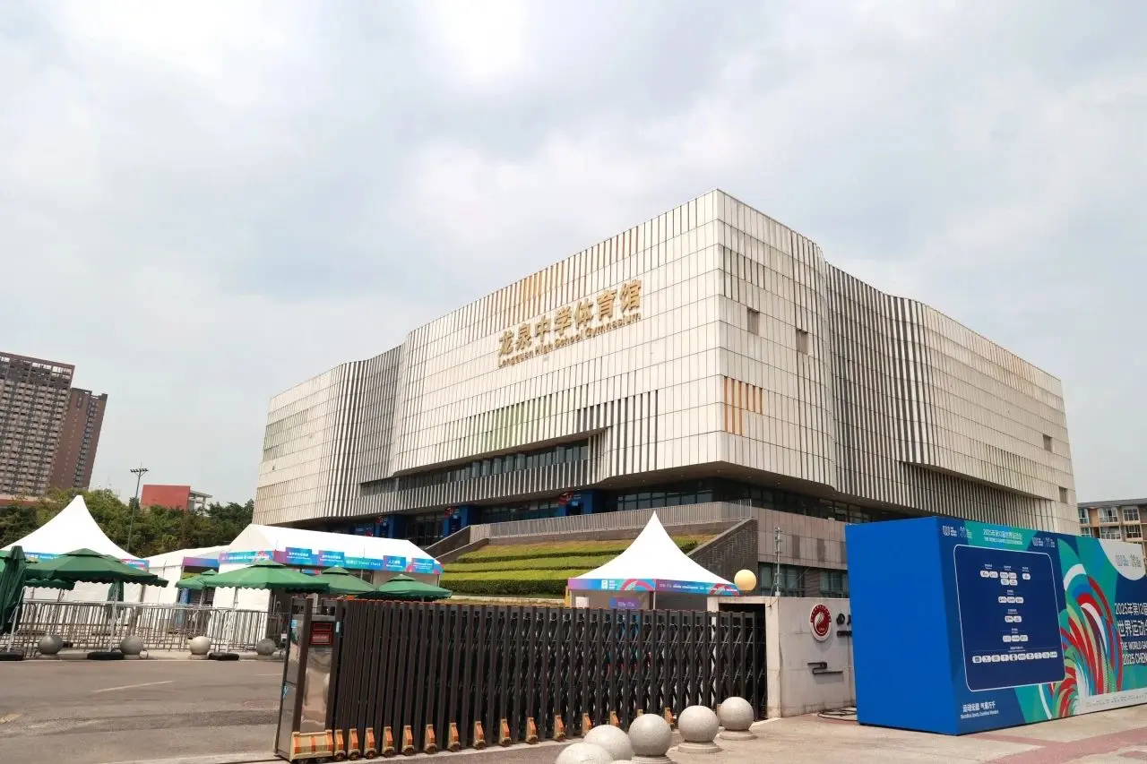 提前探馆成都世运会荷球赛场 山水灵感与赛事标准兼具