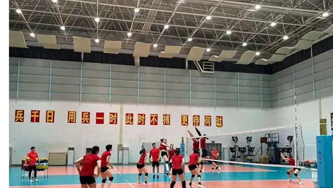 中国女排集训有新变化，17岁新星回归，2人位置切换，二传白热化