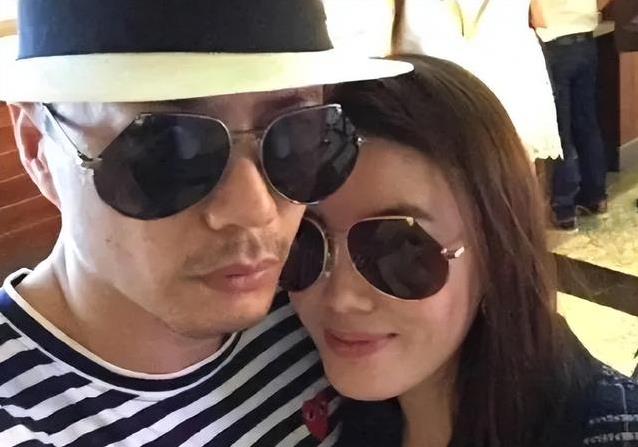 从新疆穷小子到影帝，追妻9年感动众人，婚后丁克12年幸福吗？