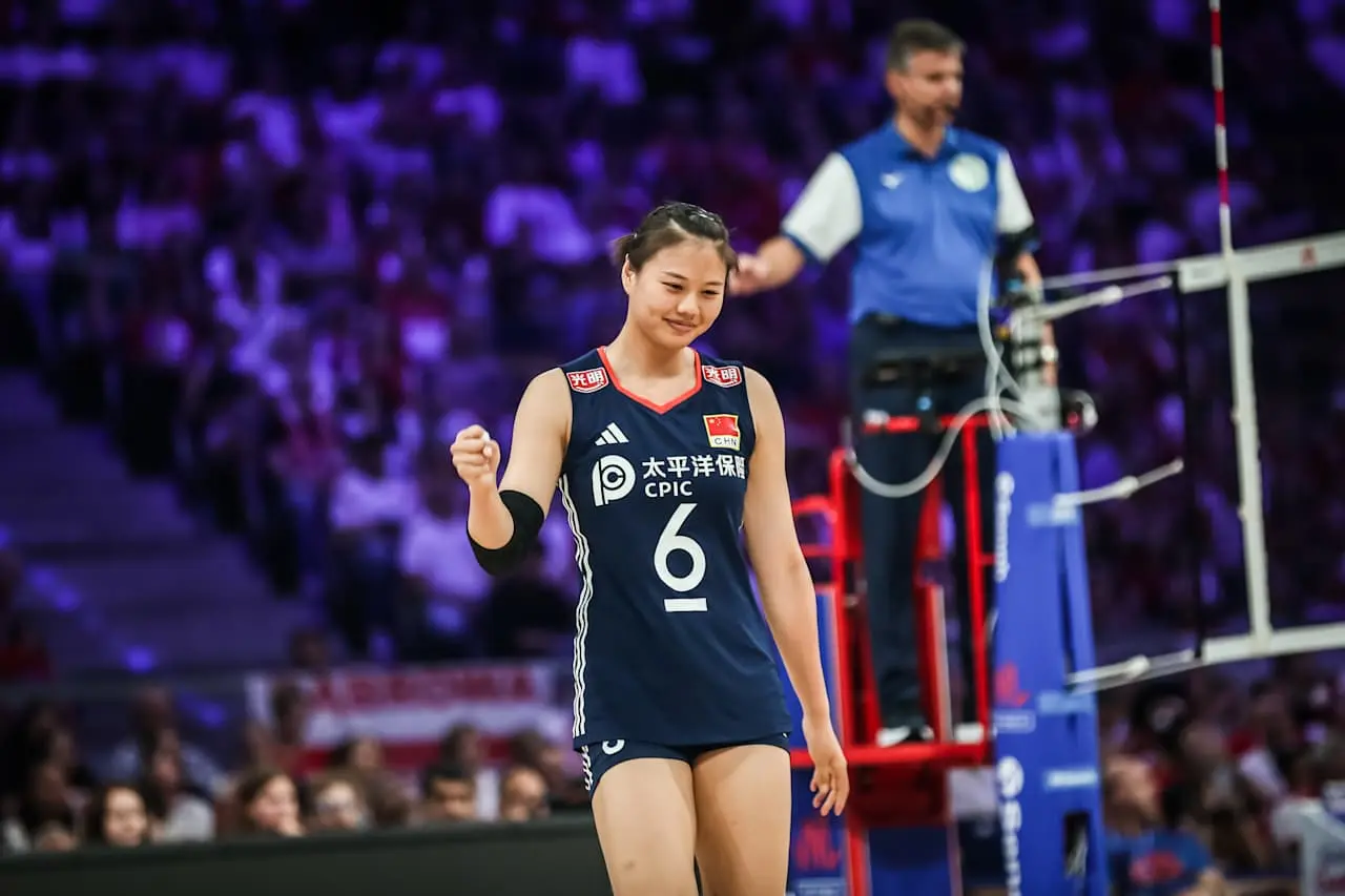 中国女排2-3波兰！两度领先遭逆转，决胜局用人成转折，功亏一篑