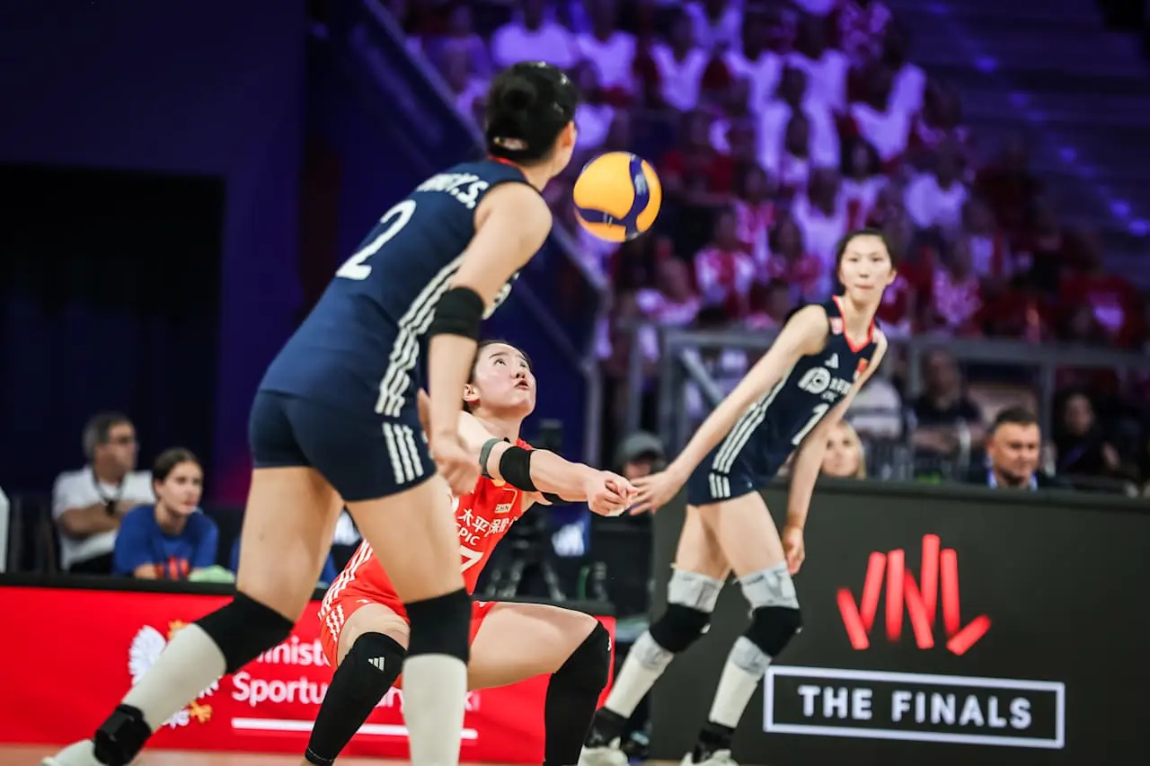 3-2！3-0！世联赛疯狂一夜：中国女排被淘汰，总决赛四强决出两席