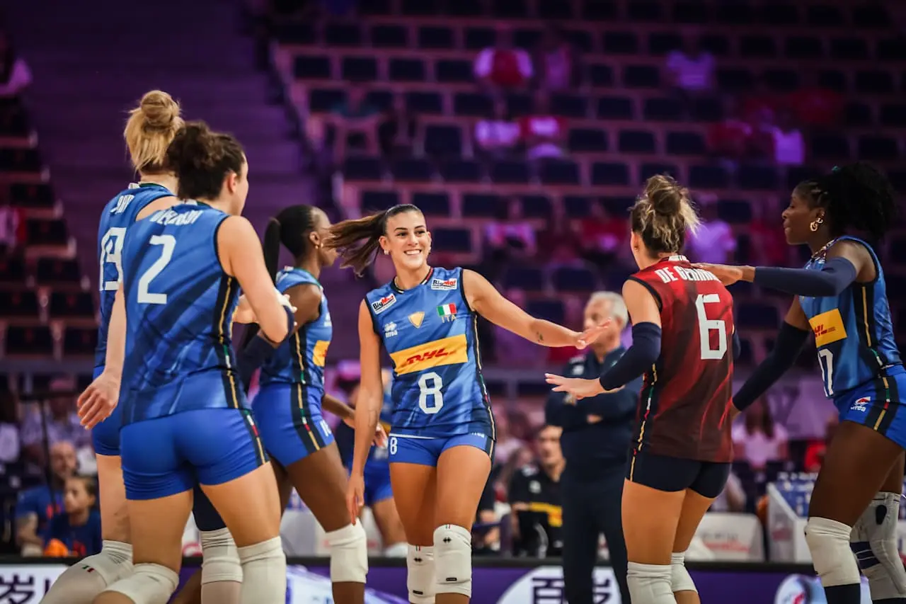 3-2！3-0！世联赛疯狂一夜：中国女排被淘汰，总决赛四强决出两席