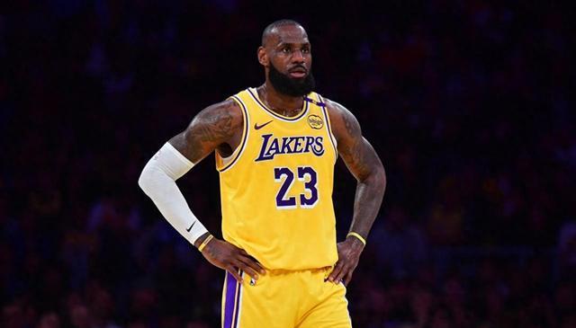 詹姆斯未联系湖人新援！球队人士回应：等他度假回来会沟通