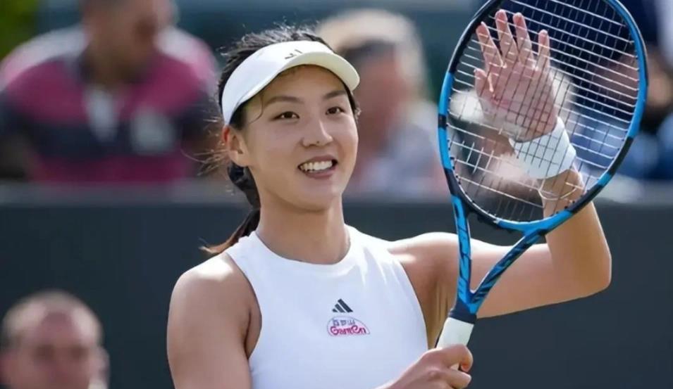 2-1惊天大逆转！7-5、7-6，中国最美金花王欣瑜抢7挽救赛点晋级
