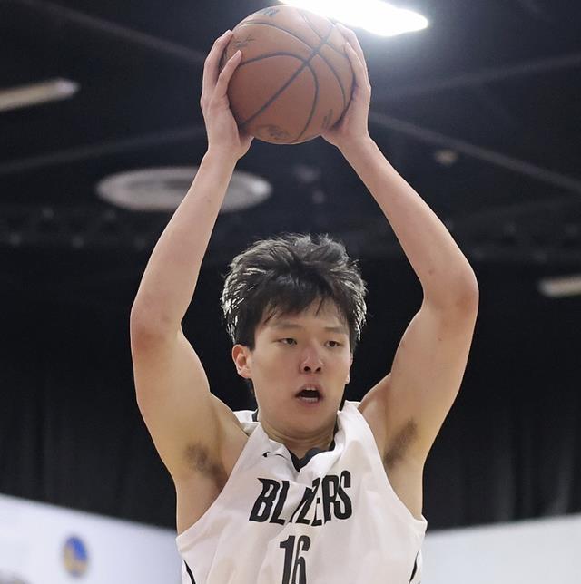 杨瀚森2米16却抢不到板？原因曝光！不仅不差，反而看出他很聪明