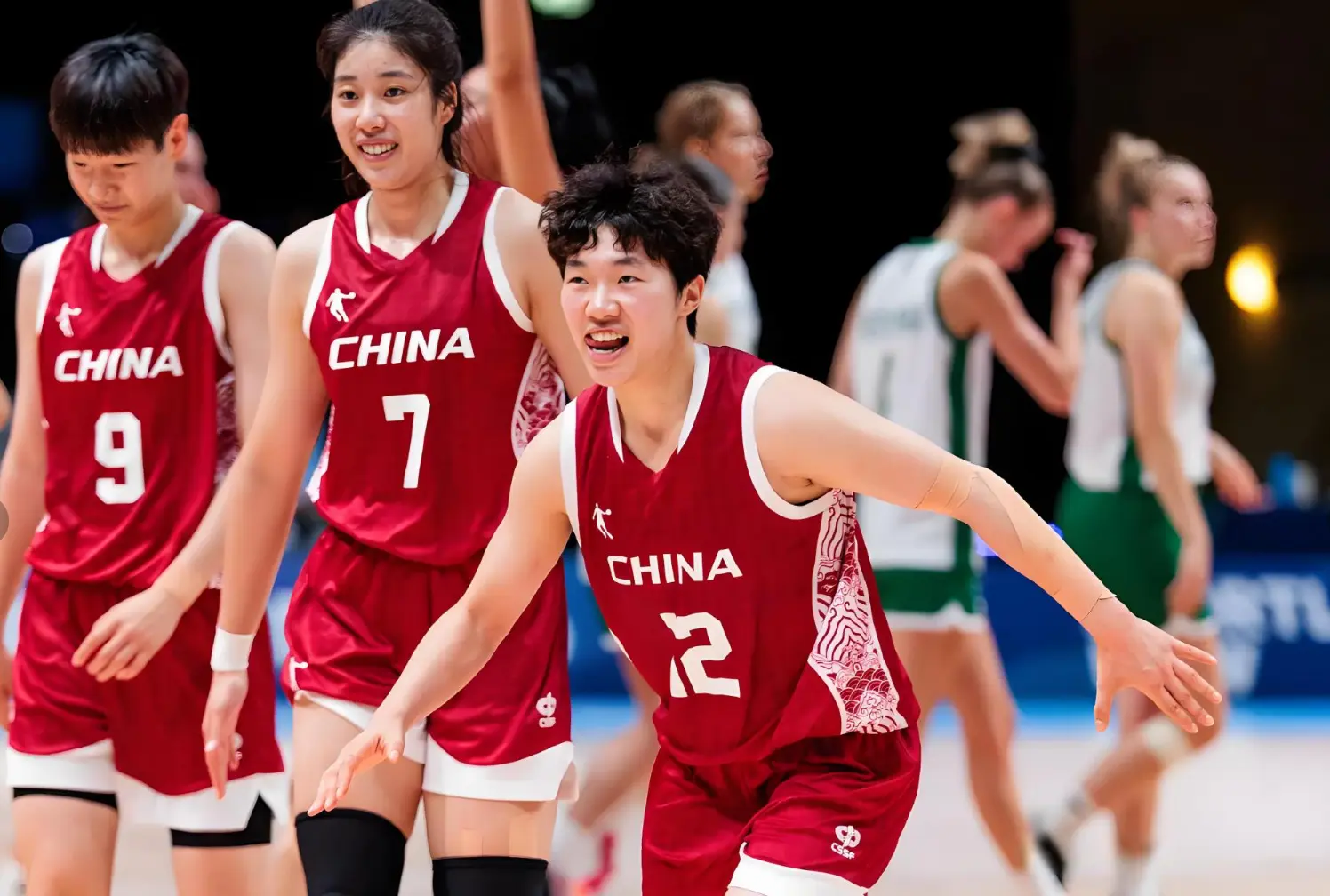 逆转日本，淘汰波兰，这支女篮为何强？关键在1人，宫鲁鸣学着点