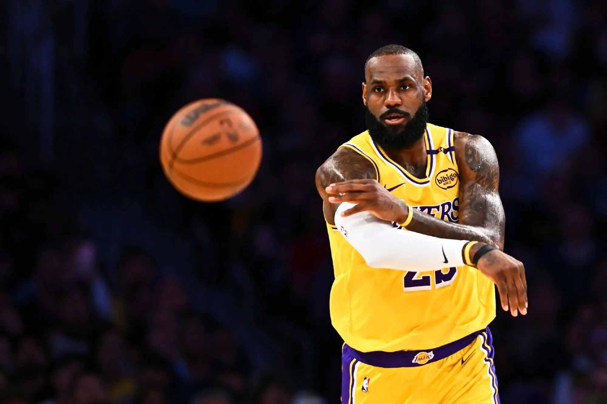 集齐连续4年NBA亚军！湖人要组建复仇者联盟？詹姆斯是真的强啊
