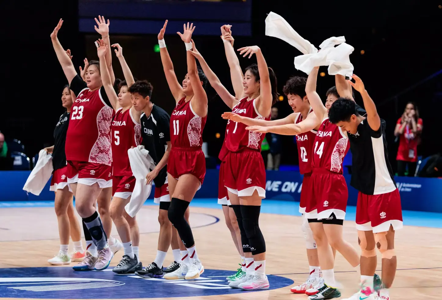 逆转日本，淘汰波兰，这支女篮为何强？关键在1人，宫鲁鸣学着点