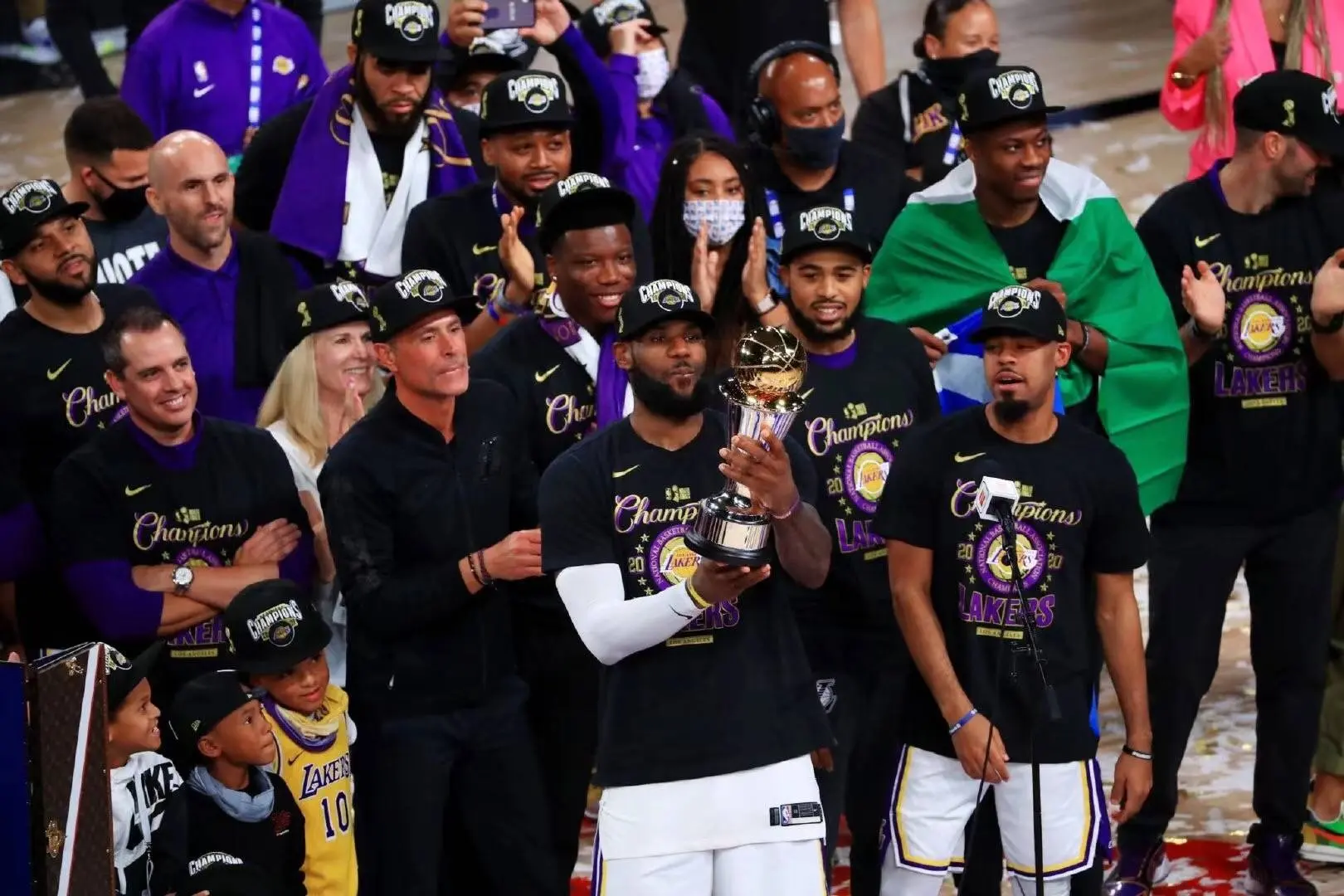 集齐连续4年NBA亚军！湖人要组建复仇者联盟？詹姆斯是真的强啊