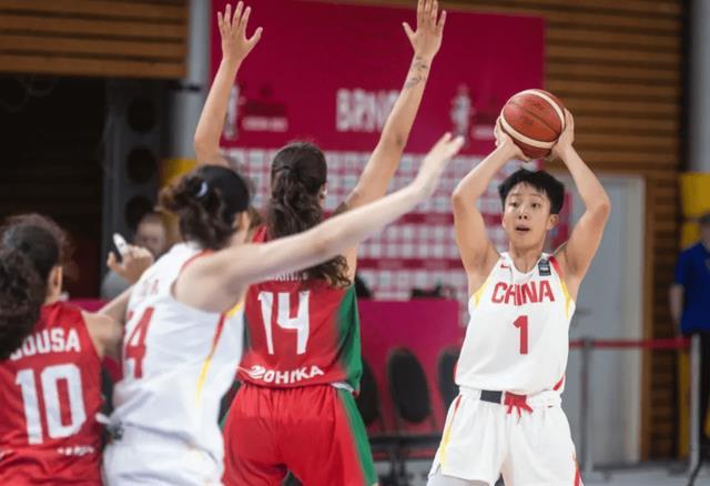 外线核心时代回不去了！苗立杰是特例，老派思维不变女篮难回巅峰