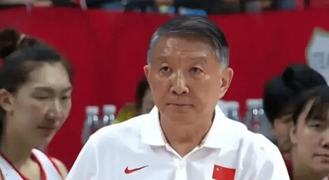 外线核心时代回不去了！苗立杰是特例，老派思维不变女篮难回巅峰