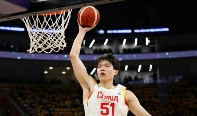 中国男篮热身赛的两个方面，郭士强明确亚洲杯目标，还有周琦消息
