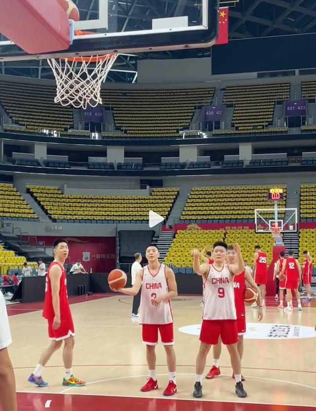 中国男篮热身赛的两个方面，郭士强明确亚洲杯目标，还有周琦消息