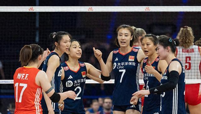 中国女排新军惜败波兰无缘总决赛四强，3人冲上单项榜首球队平添信心