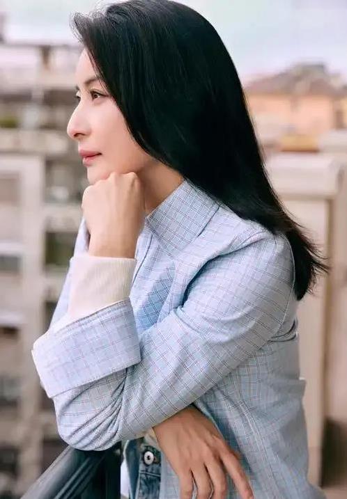 郭晶晶穿百元鞋被名媛挤出圈，霍启刚一宴会全场震慑？