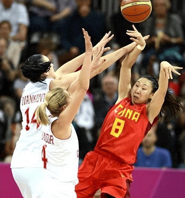 外线核心时代回不去了！苗立杰是特例，老派思维不变女篮难回巅峰