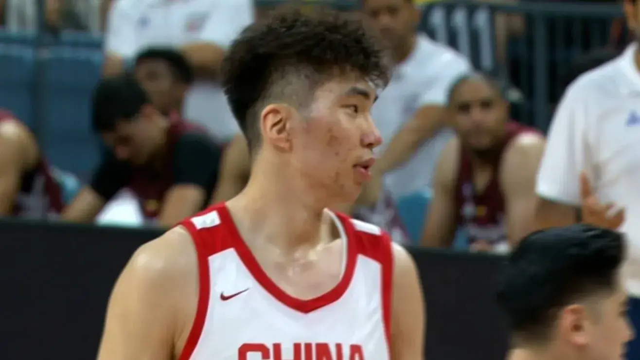 中国男篮完胜！球队评价：多人高分，一将最亮眼，后卫表现平平！