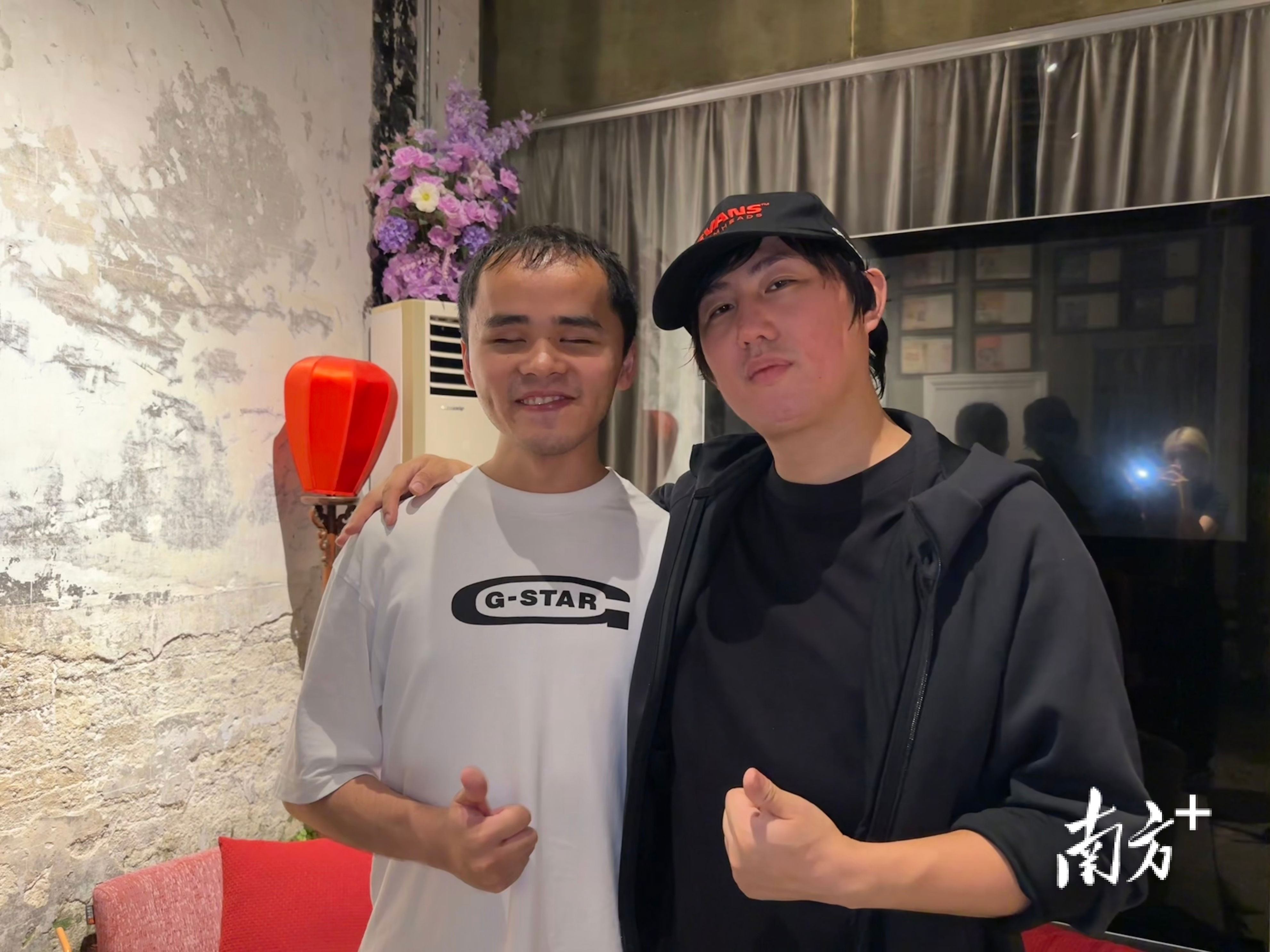 刘海洋和老师聂鑫。受访者供图