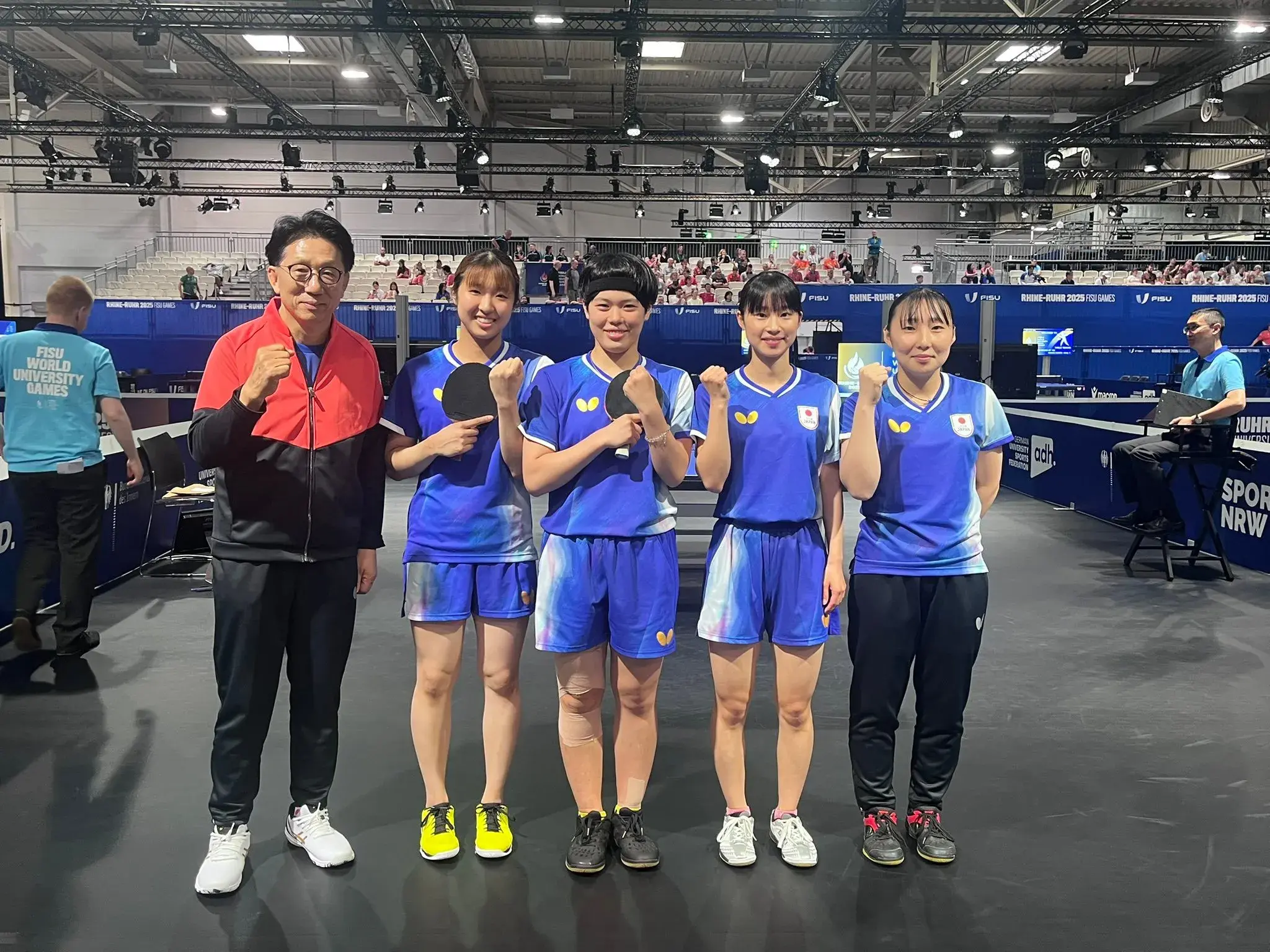 早田希娜首轮被阿库拉淘汰，大运会国乒两次夺冠，男单获得季军
