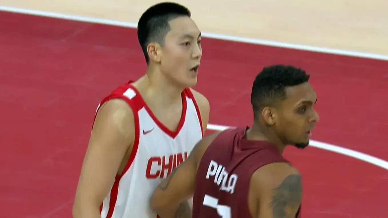 中国男篮完胜！球队评价：多人高分，一将最亮眼，后卫表现平平！