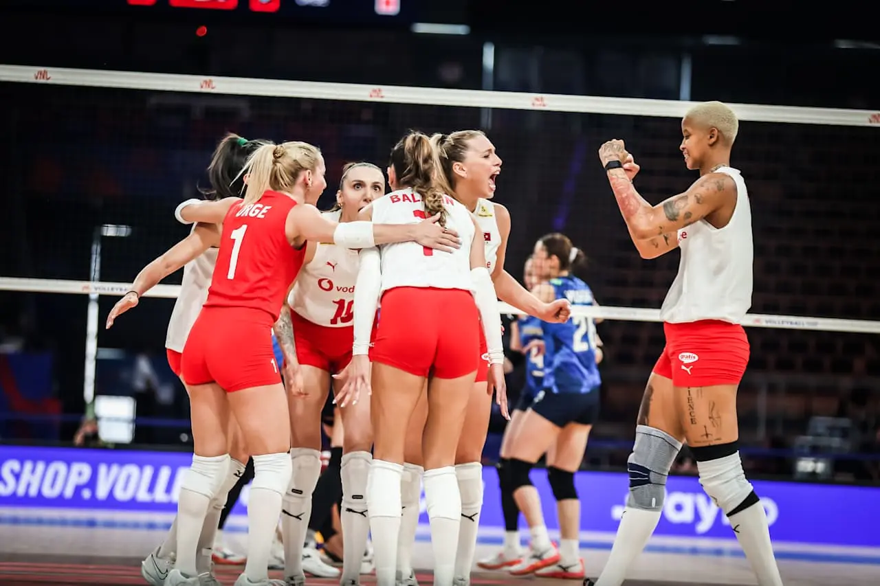 3-0！3-2！世联赛疯狂一夜：四强诞生，日本大战巴西，土耳其出局