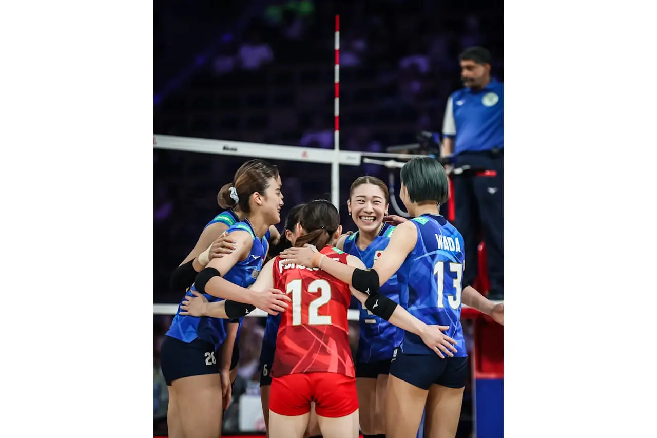 日本女排3-2赢了！淘汰土耳其，亚洲第1锁定四强席位，全员欢呼！