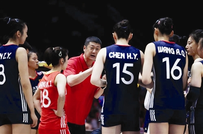 中国女排为年轻“交学费”