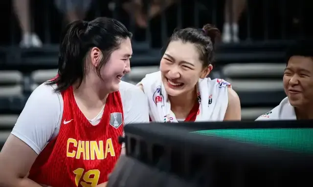 目前的中国女篮，最强阵容应该是“三塔”加另外两人，没有张子宇