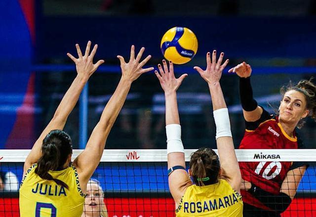 乱套，4强全出炉！德国女排0-3，日本女排半决赛对手出炉：难度大