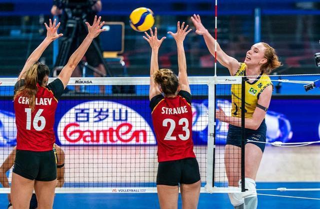 乱套，4强全出炉！德国女排0-3，日本女排半决赛对手出炉：难度大