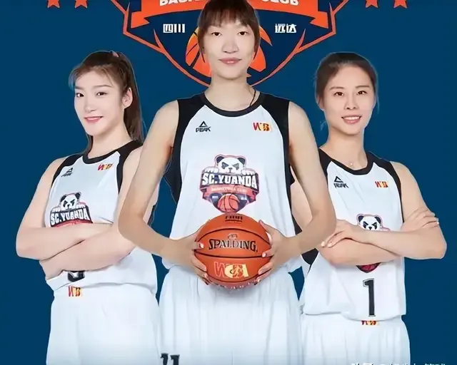 目前的中国女篮，最强阵容应该是“三塔”加另外两人，没有张子宇